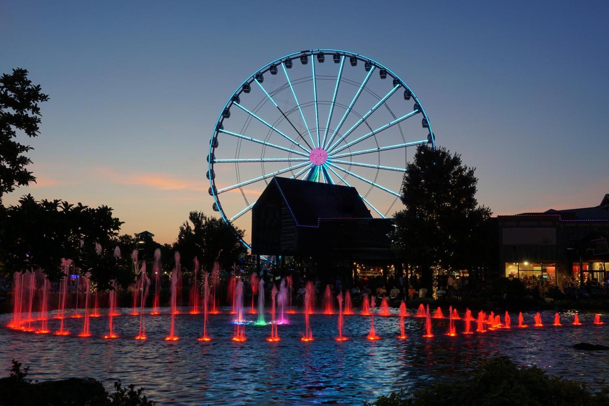 Smoky Bear Lodge With Guest House, Hot Tub, 1089 Free Tickets Each Paid Day, Dollywood And More Sevierville Exterior photo