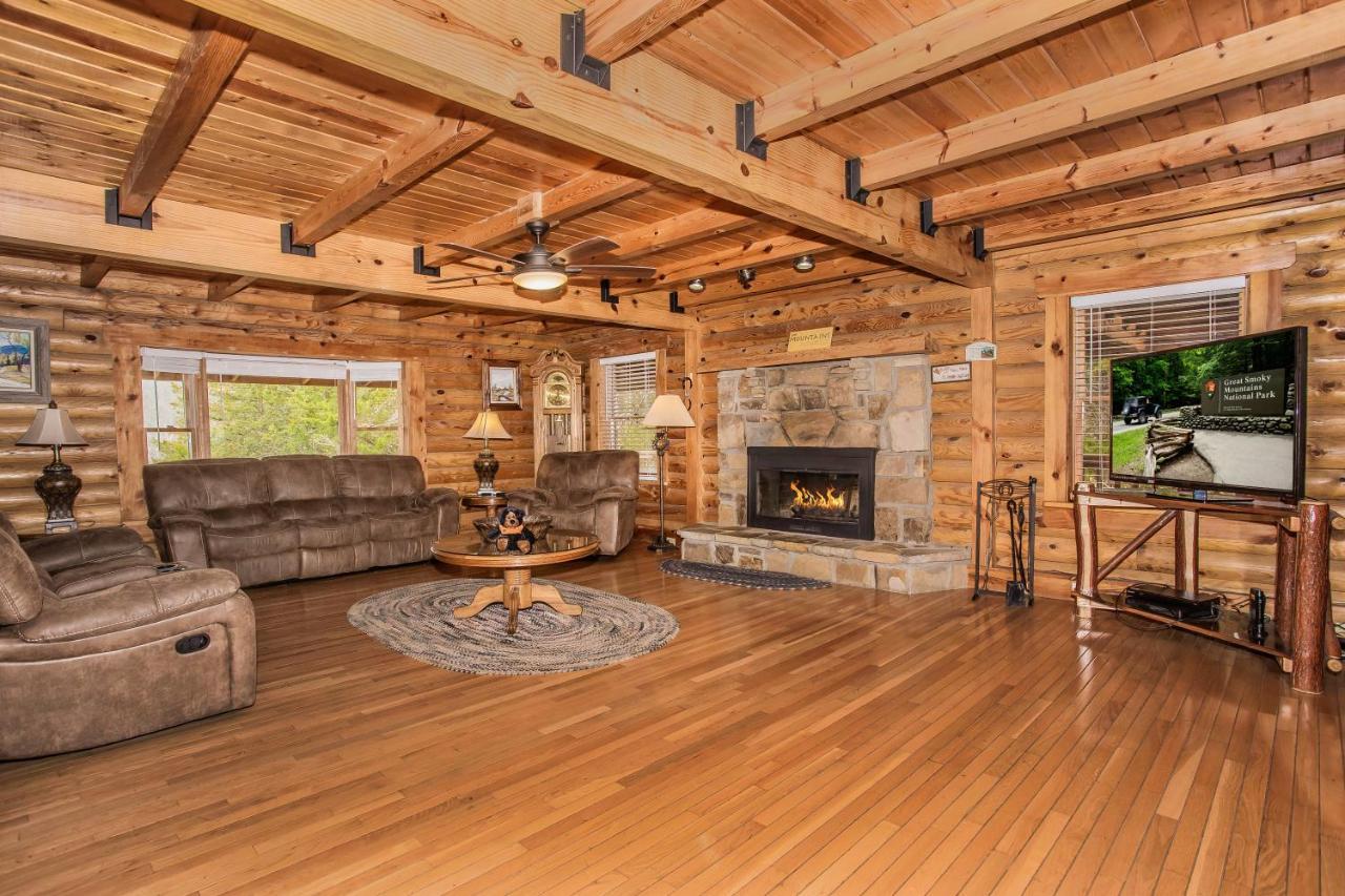 Smoky Bear Lodge With Guest House, Hot Tub, 1089 Free Tickets Each Paid Day, Dollywood And More Sevierville Exterior photo