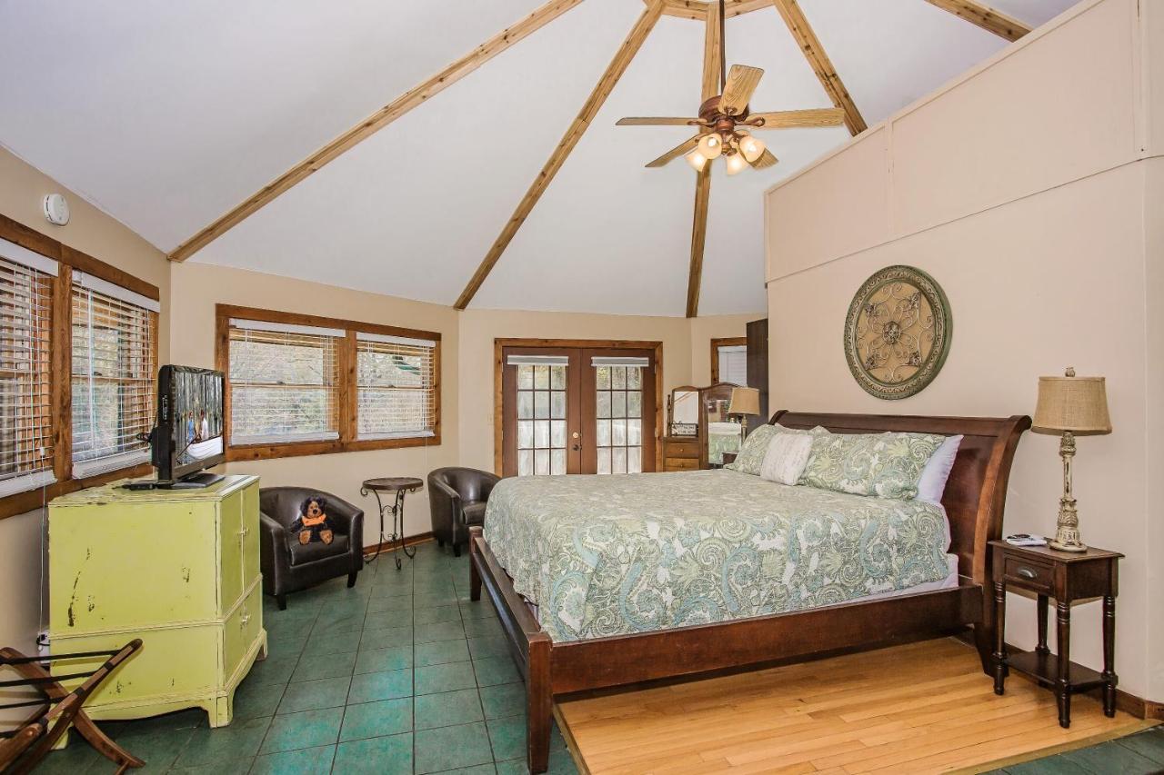 Smoky Bear Lodge With Guest House, Hot Tub, 1089 Free Tickets Each Paid Day, Dollywood And More Sevierville Exterior photo