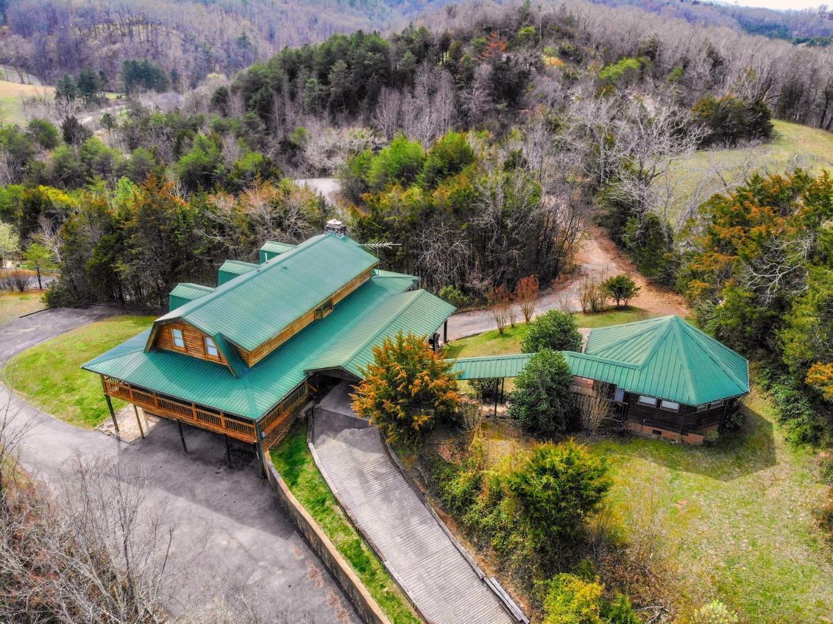 Smoky Bear Lodge With Guest House, Hot Tub, 1089 Free Tickets Each Paid Day, Dollywood And More Sevierville Exterior photo