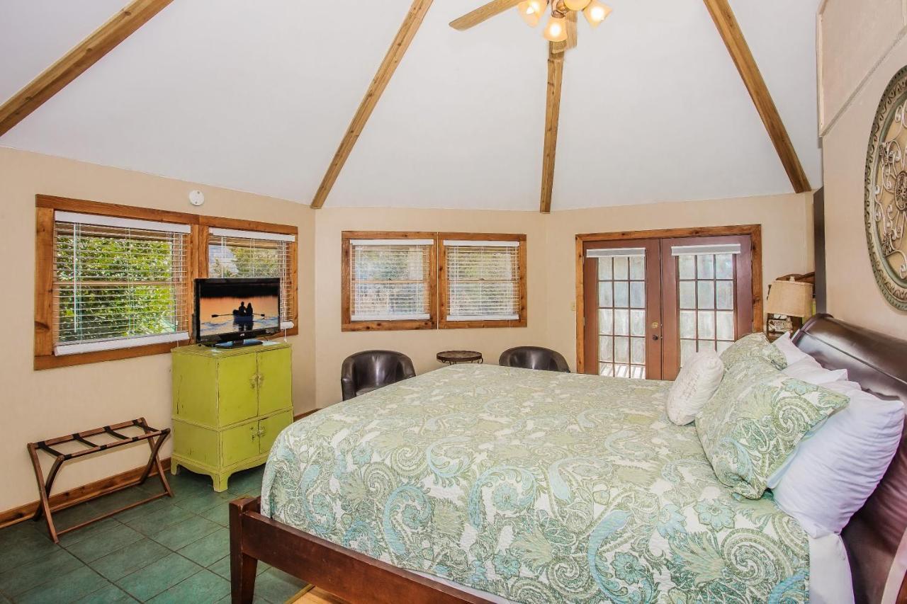 Smoky Bear Lodge With Guest House, Hot Tub, 1089 Free Tickets Each Paid Day, Dollywood And More Sevierville Exterior photo